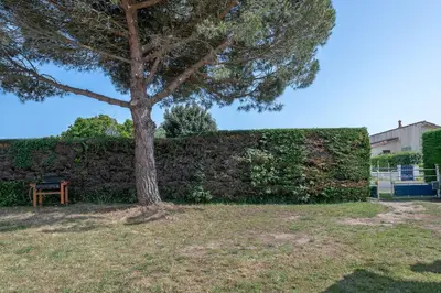 Jardin de l'établissement 600 m de la plage, maison pour 4 adultes 2 enfants