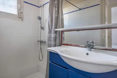 Salle de bains dans l'établissement 600 m de la plage, maison pour 4 adultes 2 enfants