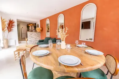 Coin salon dans l'établissement Maison - Spa - Parking - Jardin - 7p