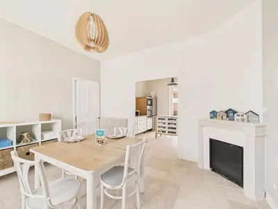 Cuisine ou kitchenette dans l'établissement Maison pour 6 avec jardin proche du centre