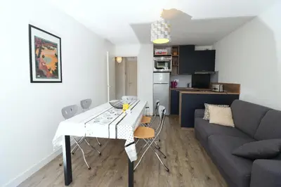 Cuisine ou kitchenette dans l'établissement Le Bangor by TAH - Top emplacement & Parking