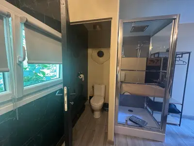 Salle de bains dans l'établissement Studio béluga proche aéroport de Nantes