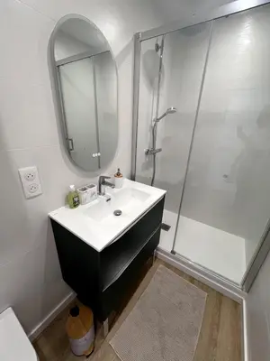 Salle de bains dans l'établissement Appartement proche plage et centre-ville