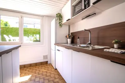 Cuisine ou kitchenette dans l'établissement Le Refuge - Maison spacieuse pour familles et professionnels - Proche Puy-du-F ou