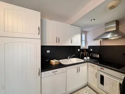 Cuisine ou kitchenette dans l'établissement La Maison du Golf - Jardin - Piscine - 4p