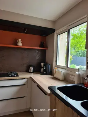 Cuisine ou kitchenette dans l'établissement Chez Caco maison lumineuse avec jardin proche du Puy duFou