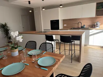 Cuisine ou kitchenette dans l'établissement Au cœur du vieux port de Pornic