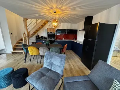 Cuisine ou kitchenette dans l'établissement Maison pilotis 12 pers 50m mer