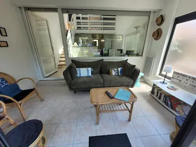 Cuisine ou kitchenette dans l'établissement Maison dans résidence avec piscine et tennis