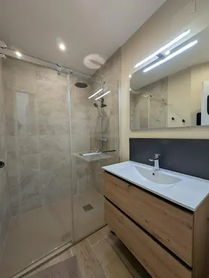 Salle de bains dans l'établissement Le gite de l'ile du Buzet