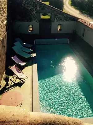 Piscine de l'établissement Chambre studio au Bord de la Piscine chauffée et privée pour vous le soir ! ou située à proximité