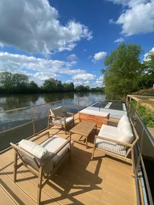 Vue sur la rivière ou le fleuve situé(e) à proximité de le bateau