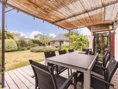 Jardin de l'établissement Maison spacieuse avec piscine chauffée, animaux admis - FR-1-306-1314