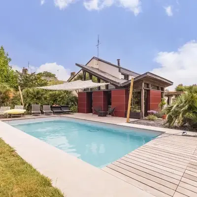 Maison spacieuse avec piscine chauffée