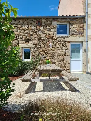 Jardin de l'établissement Cottage Authentique avec Mezzanine proche du Puy duFou