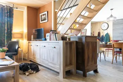 Télévision ou salle de divertissement dans l'établissement Chambres d'hôtes, table d'hôtes des Reinières proche La Loire à Vélo, 3 chambres 7 couchages
