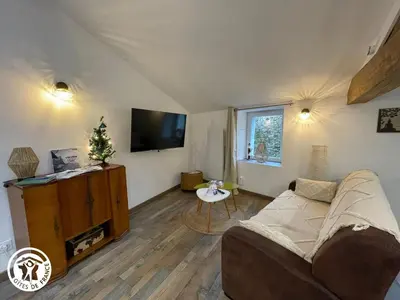 Télévision ou salle de divertissement dans l'établissement Gîte 2 pers au cœur du bocage vendéen, proche Puy du Fou - FR-1-426-585