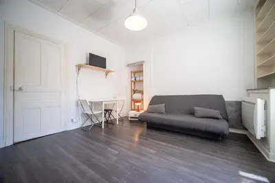 Coin salon dans l'établissement Studio lumineux et fonctionnel Nantes