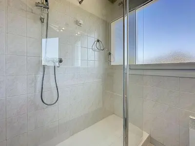 Salle de bains dans l'établissement Apartment Le Sextant by Interhome