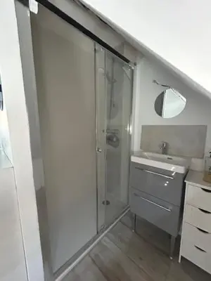 Salle de bains dans l'établissement La FLORENTINE