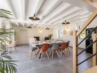 Coin salon dans l'établissement Gîte rénové proche plages, parking, jardin privatif, terrasse sud-est - FR-1-306-1315