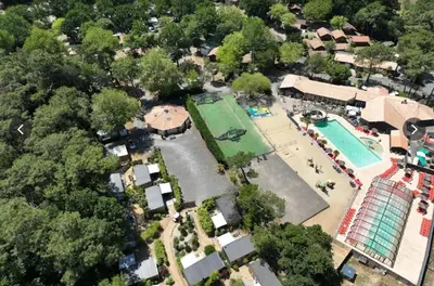 Vue panoramique sur l'établissement MH35KV- Nid d'Evasion - Camping 4 Etoiles- Naphtase