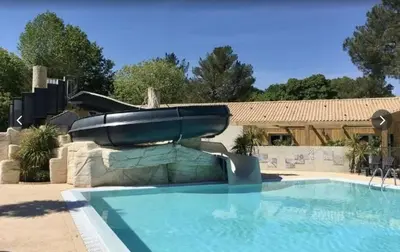 Piscine de l'établissement MH35KV- Nid d'Evasion - Camping 4 Etoiles- Naphtase ou située à proximité