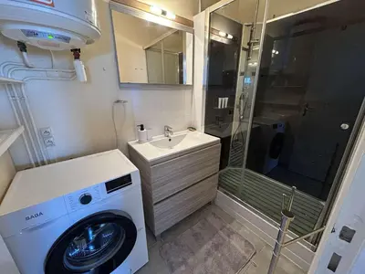 Salle de bains dans l'établissement Appartement 2 pièces avec balcon face à la mer - Saint-Hilaire-de-Riez - FR-1-224C-359