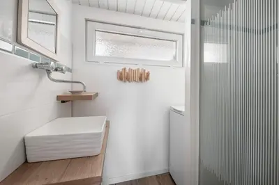 Salle de bains dans l'établissement Maison à 50m de la mer, 4 adultes et 2 enfants
