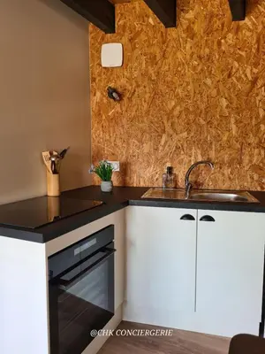 Cuisine ou kitchenette dans l'établissement La Grange Gîte avec piscine proche Puy duFou