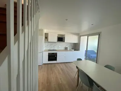 Cuisine ou kitchenette dans l'établissement Maison 3 chambres 4 minutes du Puy