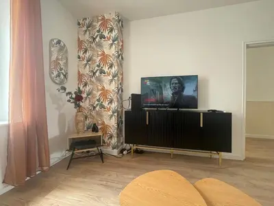 Télévision ou salle de divertissement dans l'établissement Maison 3 chambres 4 minutes du Puy