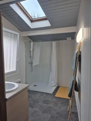 Salle de bains dans l'établissement Maison centre-ville Pouzauges