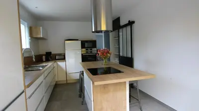 Cuisine ou kitchenette dans l'établissement MAISON BORD DE MER 8 PERS Loumasuzde