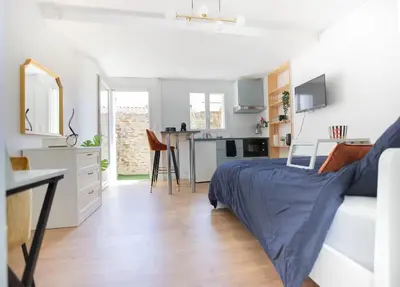 Cuisine ou kitchenette dans l'établissement Studio calme avec extérieur et entrée autonome
