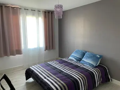Un ou plusieurs lits dans un hébergement de l'établissement Appartement à Saint Nazaire centre ville, proche plage