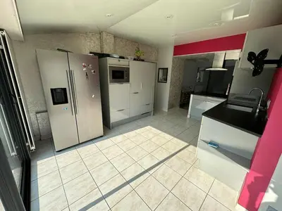 Cuisine ou kitchenette dans l'établissement Un coin tranquille