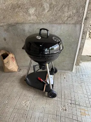 Barbecue disponible mis à disposition des clients de la maison de vacances