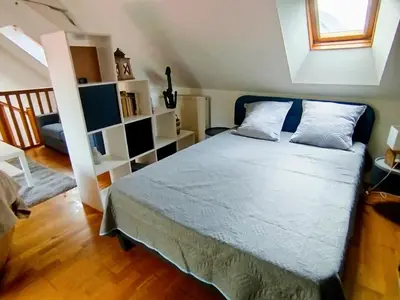 Un ou plusieurs lits dans un hébergement de l'établissement Logement Aubance dans charmante longère avec piscine en partage