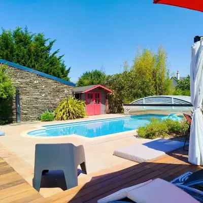 Logement Aubance dans charmante longère avec piscine en partage