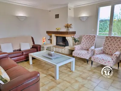 Coin salon dans l'établissement Domaine des Mazures, 17 personnes