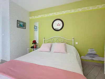 Un ou plusieurs lits dans un hébergement de l'établissement Holiday Home Villa Sel et Pins by Interhome