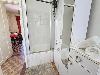 Salle de bains dans l'établissement Holiday Home Les Ajoncs by Interhome