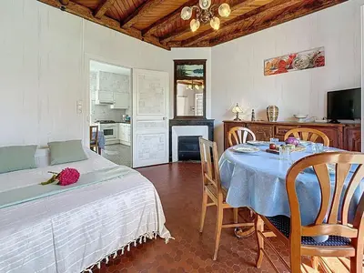 Cuisine ou kitchenette dans l'établissement Holiday Home Brin de Muguet by Interhome