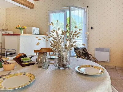 Cuisine ou kitchenette dans l'établissement Holiday Home Epicea by Interhome