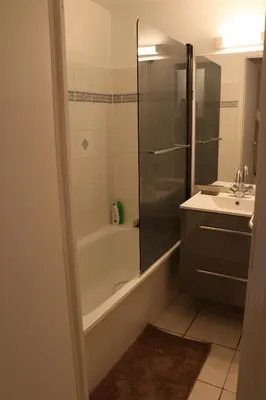 Salle de bains dans l'établissement Location maison proche golf