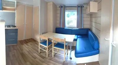 Cuisine ou kitchenette dans l'établissement Mobil home tout confort 3 chambres pour 6 personnes - Proche du Puy du Fou R019