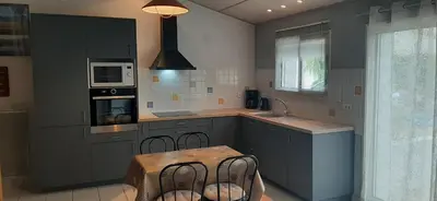 Cuisine ou kitchenette dans l'établissement Location tout confort 4 à 6 pers Idéal pour une famille