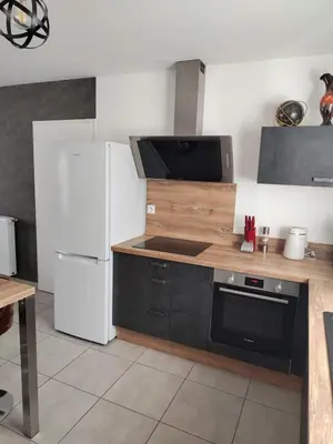 Cuisine ou kitchenette dans l'établissement Maison 3 chambres