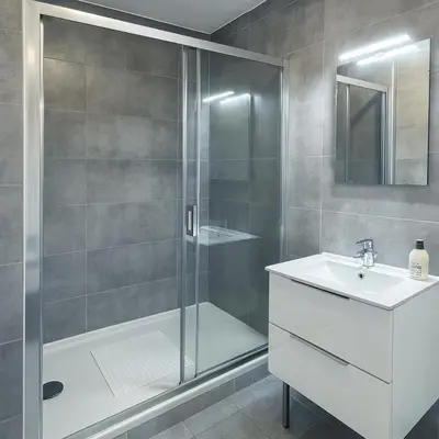 Salle de bains dans l'établissement Élégant rez-de-jardin 4 chambres à Angers